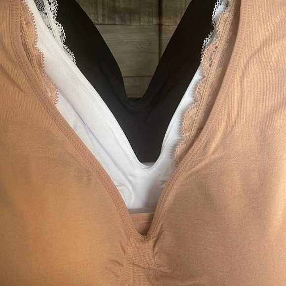 ❤️NEW!!!❤️ Delta Burke Intimate 3 pack Seamless Bra with removable pads. - Picture 4 of 10